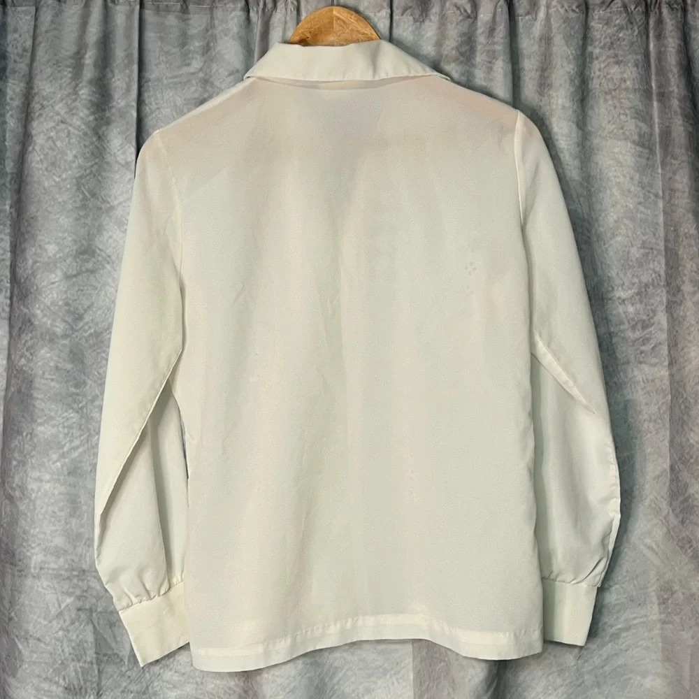 Lee Mar Pageant Vintage 1970s Ivory Blouse with Embrioidered Floral Cutouts - Picture 10 of 11